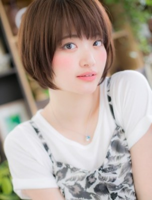 健康的な可愛さ！ナチュラルな前下がりボブ