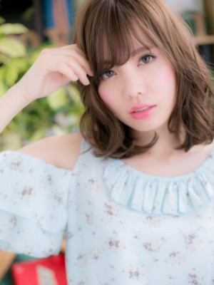 やすらぎオーラのニュアンス小顔セミディ
