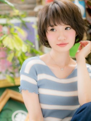 大人かわいいグラマラスショート