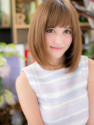 ツヤキラリ☆前下がりストレートミディ