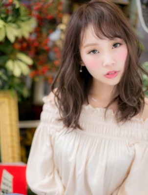 ニュアンス感ある大人かわいいほつれウェーブ