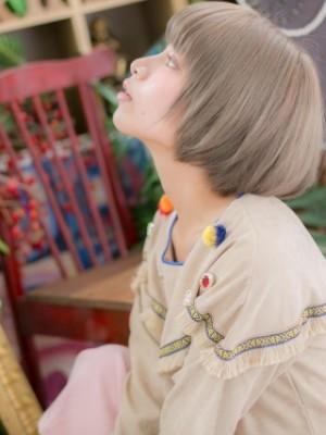 カラーで差のつく◎個性派前下がりボブ