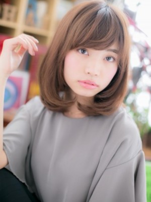 前下がりの小顔ミディ