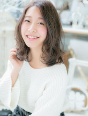 大人かわいい☆センターパートｘガーリーミディ