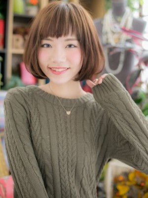 キュートな前下がりボブで小顔見せ！