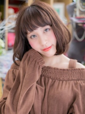 小顔オシャレなワンレン大人ボブ