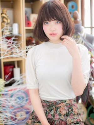 重く見えない！前下がり大人ボブ