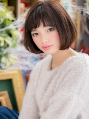 クールでキュートな前下がりボブ
