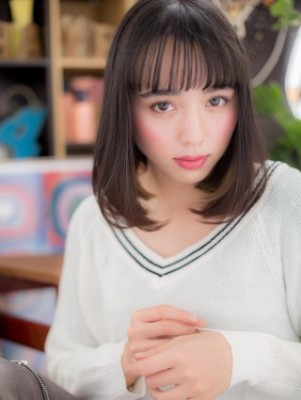 インナーカラー★小顔前下がりミディ