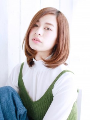 透け感センターパートのクールボブ