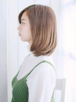 透け感センターパートのクールボブ