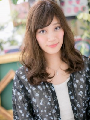 大人かわいいくせ毛風カールスタイル