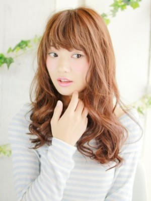 ゆるカールが今っぽいヘアースタイル ゆるカールが今っぽいヘアースタイルのイメージ画像