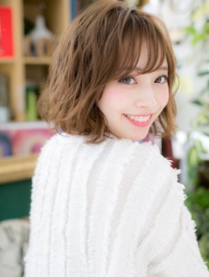 大人かわいいシースルーバング濡れ髪ゆるふわ小顔無造作ボブ