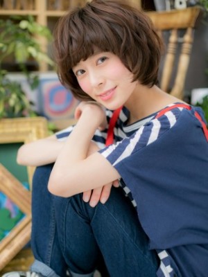 ガーリー気分♪くせ毛風ふんわりボブ