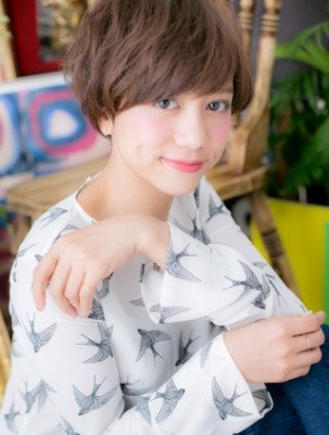 アシンメトリーな女っぷり小顔ショート