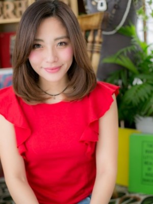 クリアカラーの大人かわいい小顔ミディ