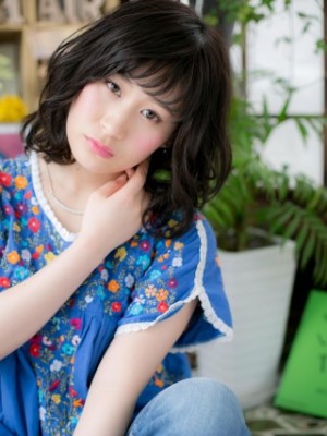 大人かわいい黒髪小顔ピュアミディ