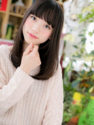 大人かわいい黒髪オン眉ぱっつん小顔ナチュラルストレート