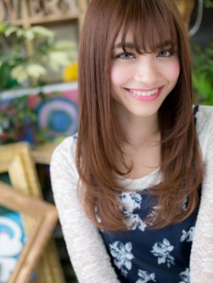 恋を仕掛ける…大人かわいい小顔ストレート