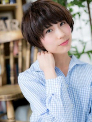 厚めバングで優し気ガーリー♪小顔ショート