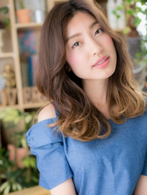 センターパートが綺麗☆グラデーションカラー