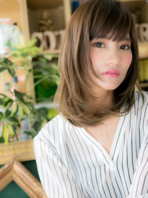 斜めバング＆ヌーディーストレートで透明感☆