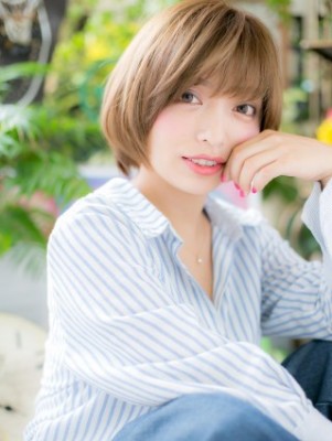 ピュアで色っぽい☆前下がりボブ