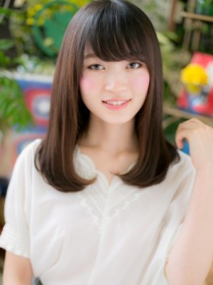 大人かわいい黒髪ナチュラルストレート