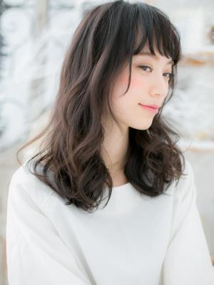 くせ毛風カールｘ黒髪の好感度セミディ