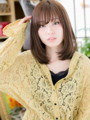 斜めバング透け感ツヤ髪ワンカール小顔ナチュラルストレート