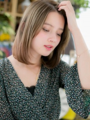 かきあげバングx透け感ハイライト前下がりワンカール大人ボブ