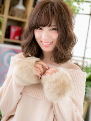 大人かわいい斜めバングゆるふわ抜け感くせ毛風エアリーミディ