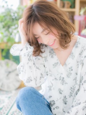 リラクシー＆アシンメトリー…外国人風ウェーブ