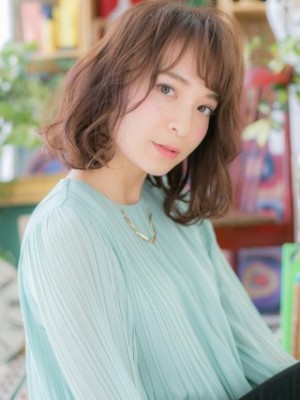 斜めバング♪くせ毛風ラブふわミディ