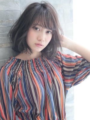 大人のグレージュカラーでヘルシーに。ふんわりした質感のデザイ 大人のグレージュカラーでヘルシーに。ふんわりした質感のデザイ