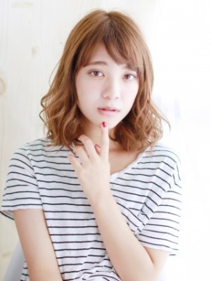 ショートバングのニュアンスカールスタイル