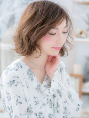 リラクシー＆アシンメトリー…外国人風ウェーブ