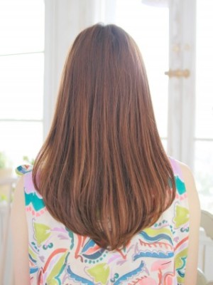 ワンカールストレートのゆるかわヘアースタイル