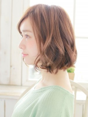 ルーズなハネ感が人気のパーマスタイル