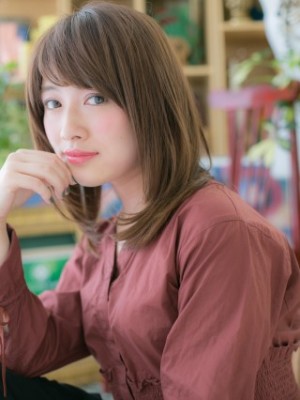 好感度大！斜めバングのツヤ感ワンカール