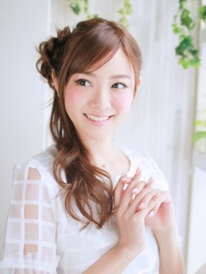 ロングヘアーに人気のパーティーアップスタイル