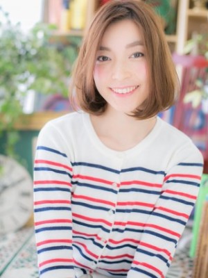  イヤリングカラーxかきあげ前髪ワンレン小顔大人ボブ