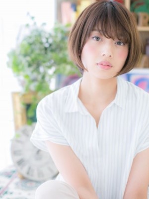 インナーカラー前下がり小顔ナチュラルマッシュショートボブ