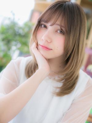ストレートｘレイヤーの小顔グラマラス