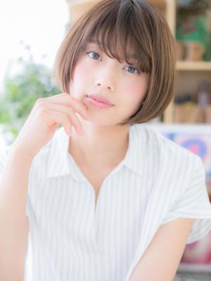 前下がりの愛され小顔ボブ