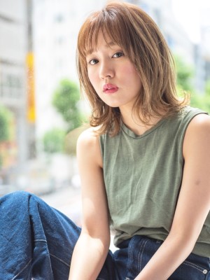 外ハネエアリーボブ