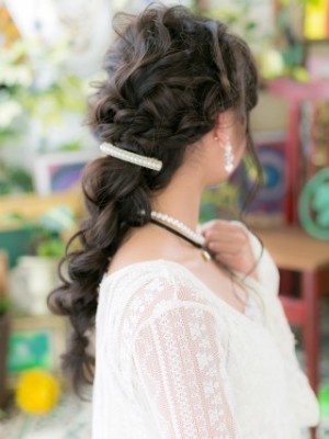 小顔フェミニン♪外国人風ヘアアレンジ 小顔フェミニン♪外国人風ヘアアレンジ