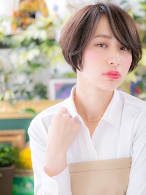 大人クール…黒髪ショートで小顔見せ