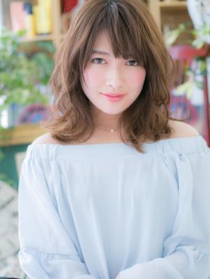 大人女子向け♪外国人風ゆるふわ外ハネくびれエアリーミディ
